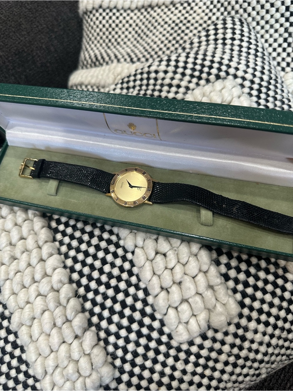 Unisex GUCCI Women's Watch 3001L Gold W/ Genuine Leather ! Just replaced the bat